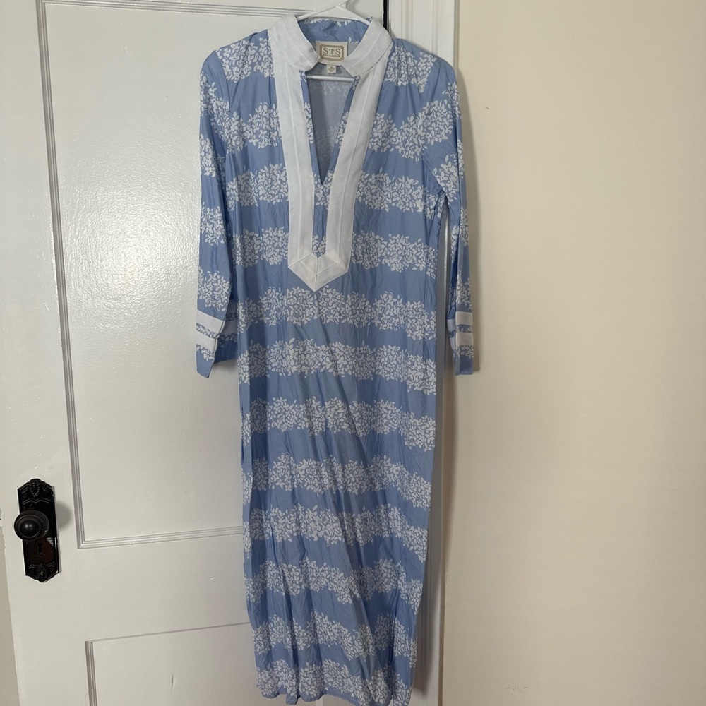 Sail to Sable Hydrangea Dress. Medium. Only worn once!